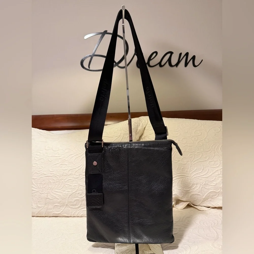Gently Used DEL RIO Black Leather Crossbody Bag